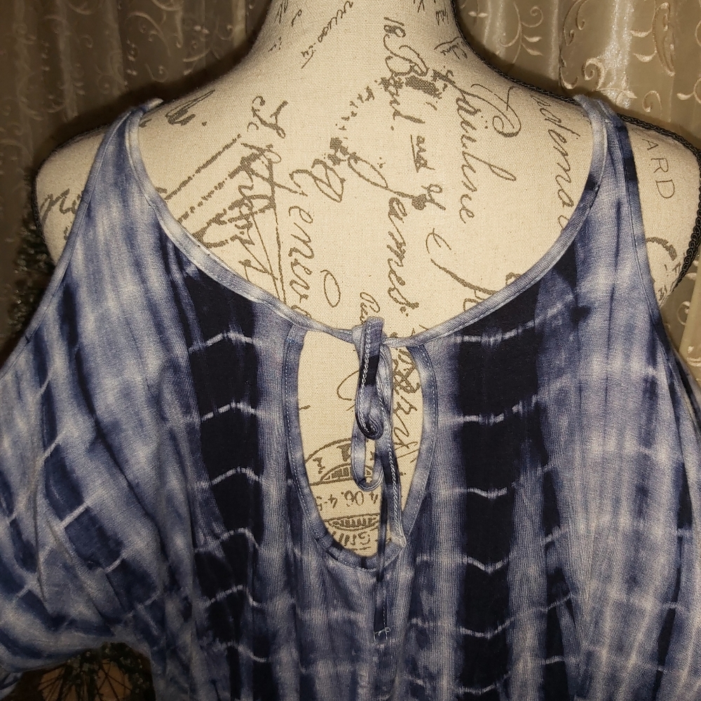 Cold Shoulder Top - Picture 2 of 2